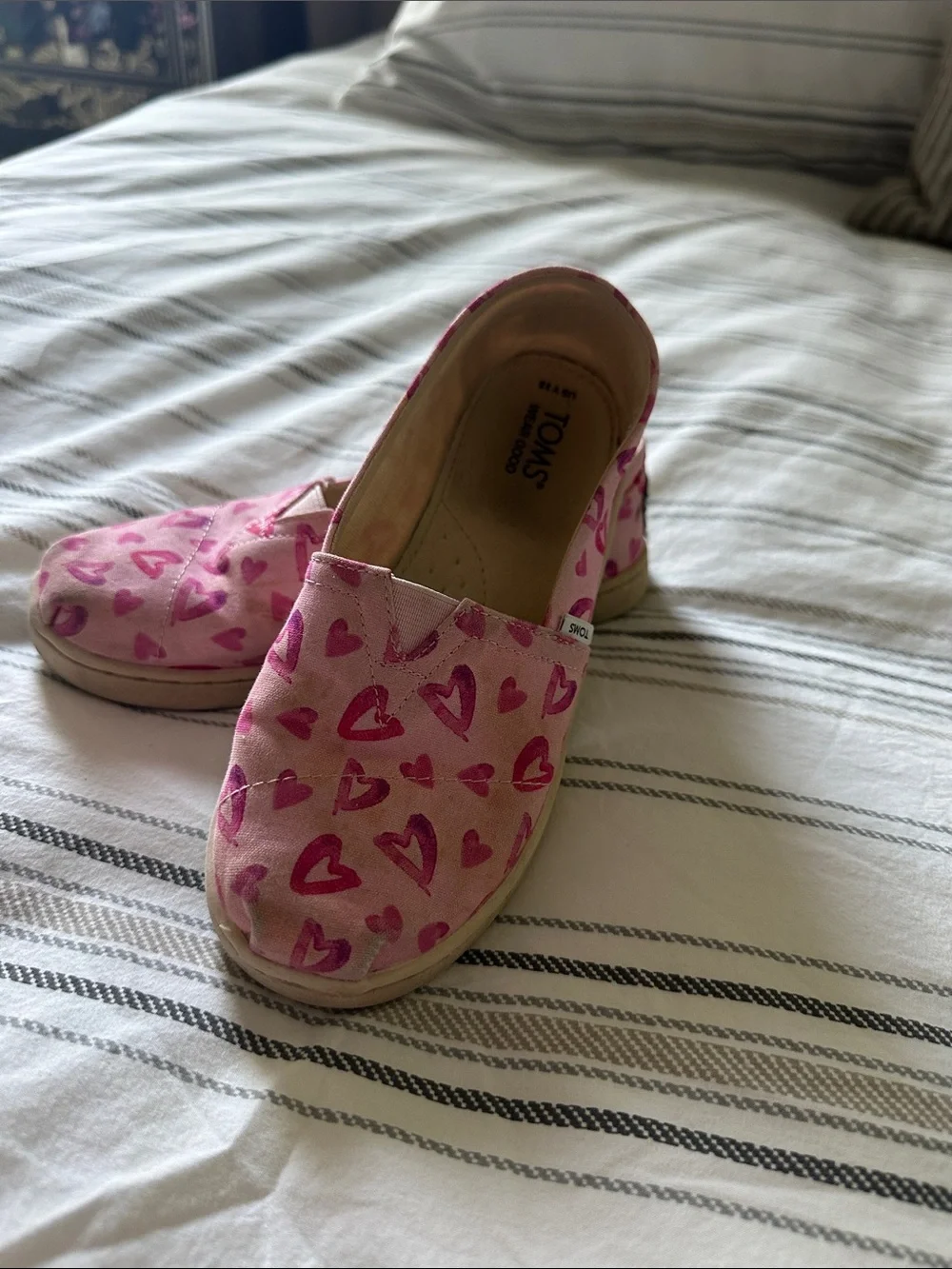 Toms Pink Heart Print Kids Slip-Ons